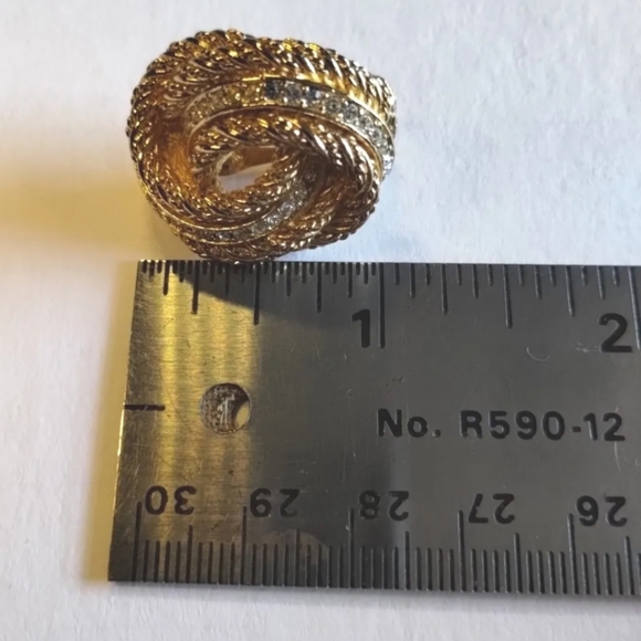 Vintage CHRISTIAN DIOR gold tone twisted KNOT pavé rhinestone earrings clip ons - Picture 10 of 12